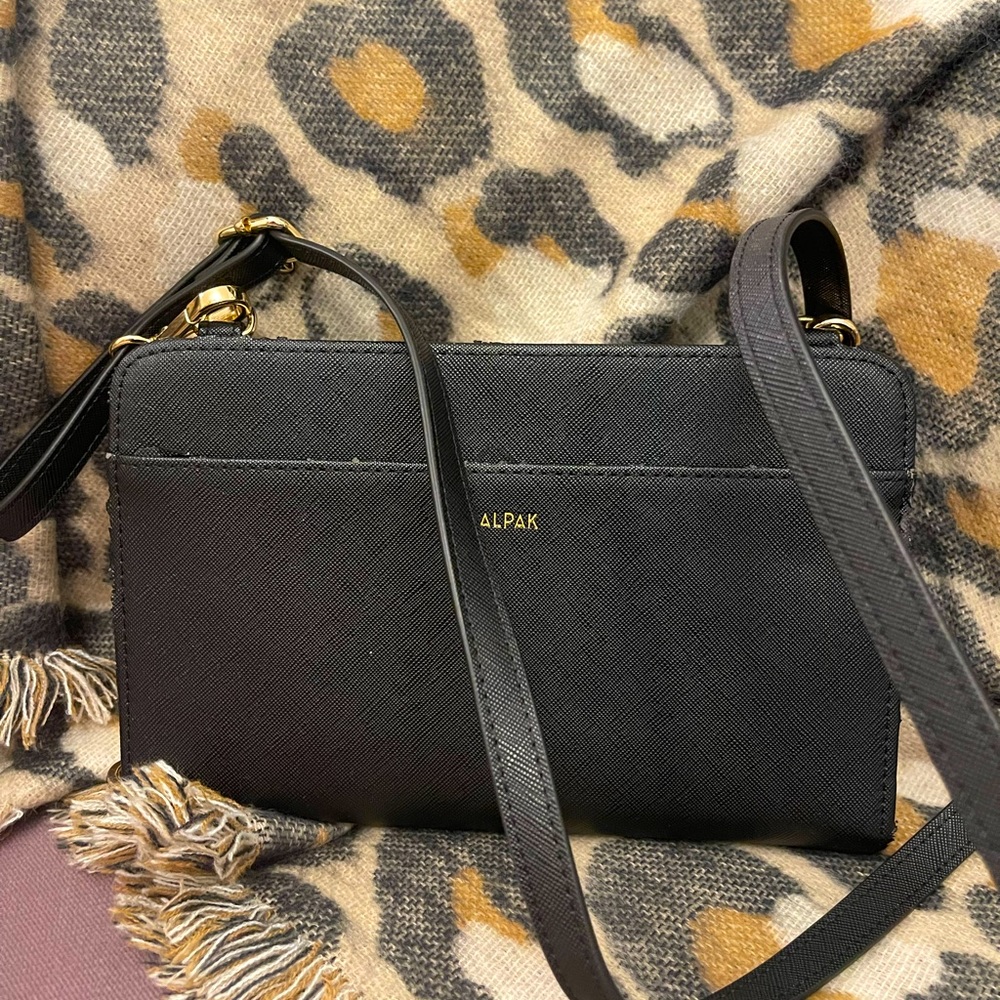 Calpak travel wallet 🖤